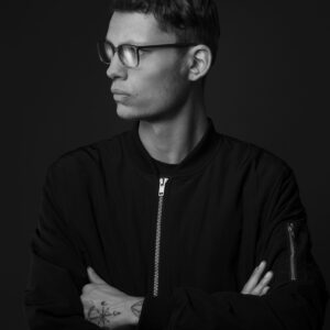 Porträt von einem jungen Menschen.