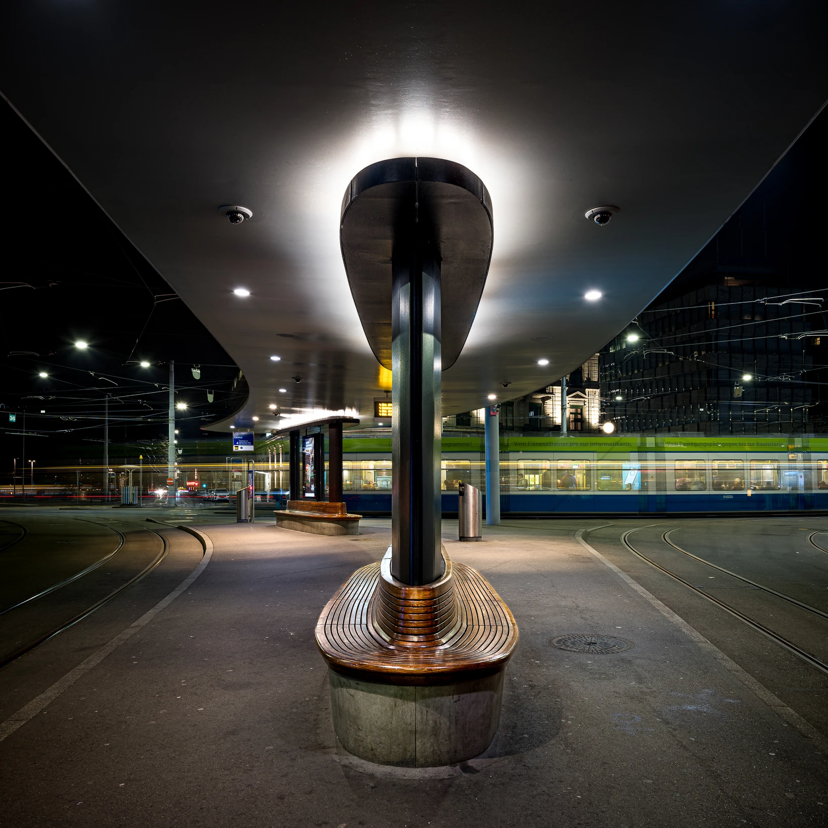 Zürich-Central in der Nacht.
